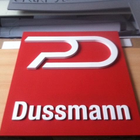 logo Dussmann